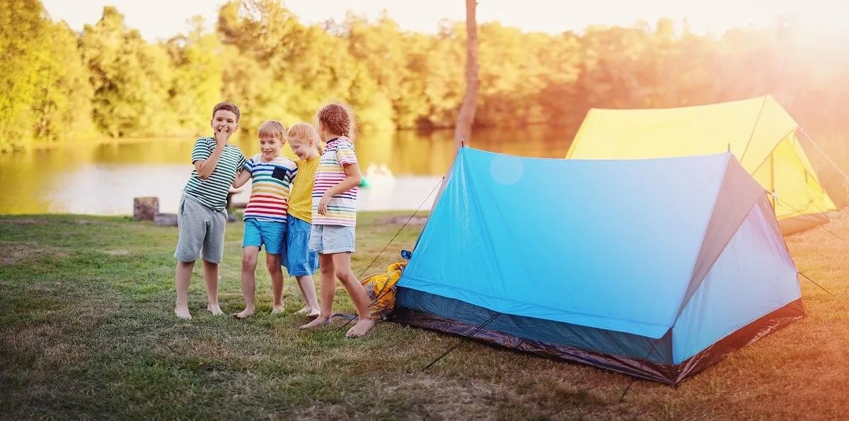 Co zabalit na letní dětský tábor?