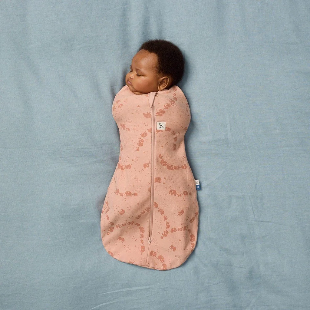 ergopouch Zavinovačka a vak na spaní 2v1 Cocoon Elephant Parade 0-3 m, 3-6 kg, 0,2 tog