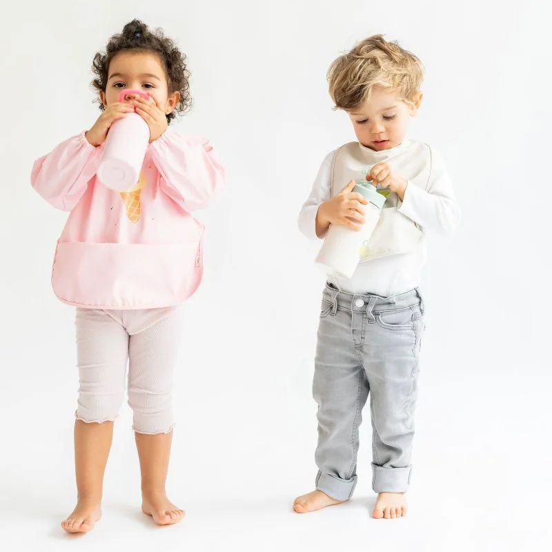 Saro Baby nepropustný bryndák s rukávkama Sand