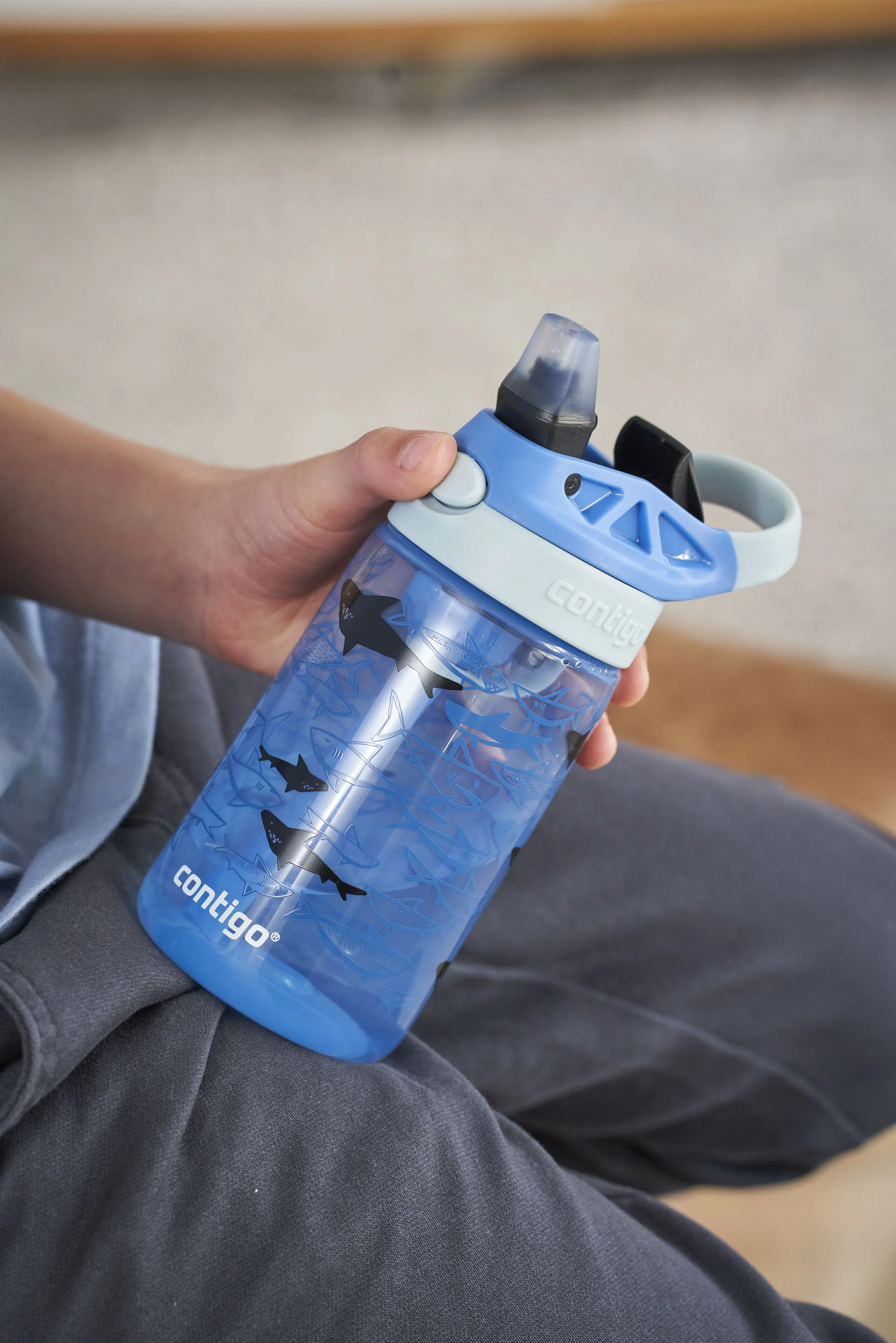 Contigo Dětská láhev Easy Clean Blue Sharks modrá 420 ml