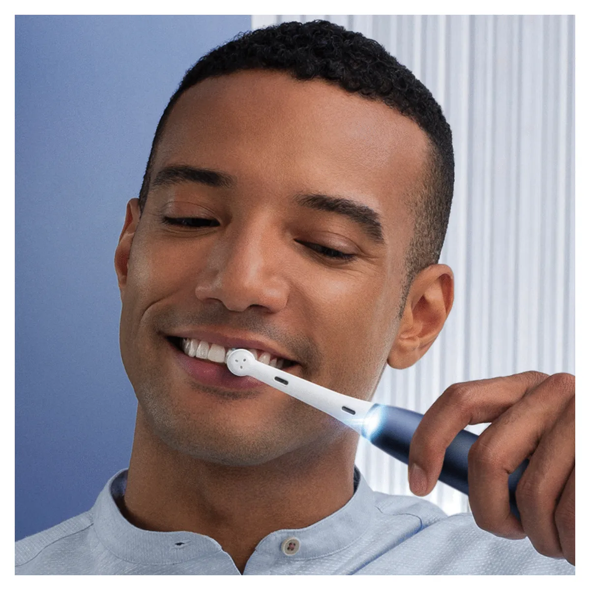 Oral-B iO Series 7 Sapphire Blue elektrický zubní kartáček