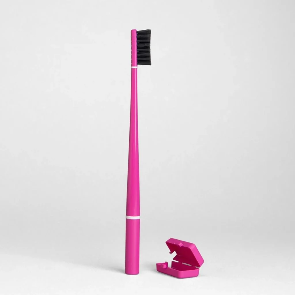 Piuma Zubní kartáček s aktivním uhlím Soft 1 ks Very Magenta