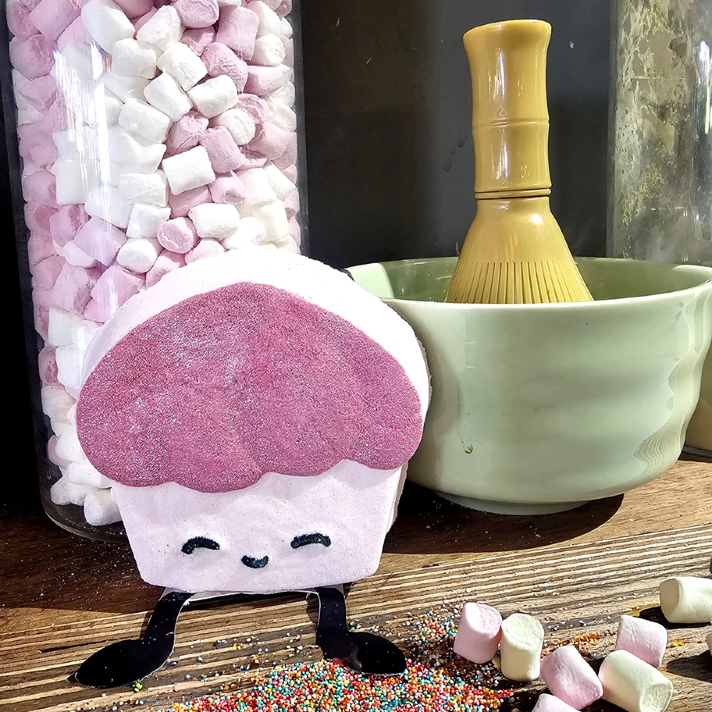 Bomb Cosmetics Šumivá bomba do koupele Chloe the Cupcake 140 g