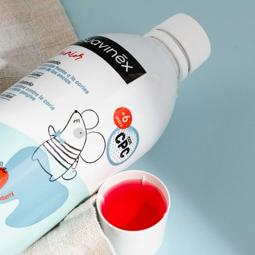 Suavinex Dětská ústní voda s příchutí jahody 500 ml