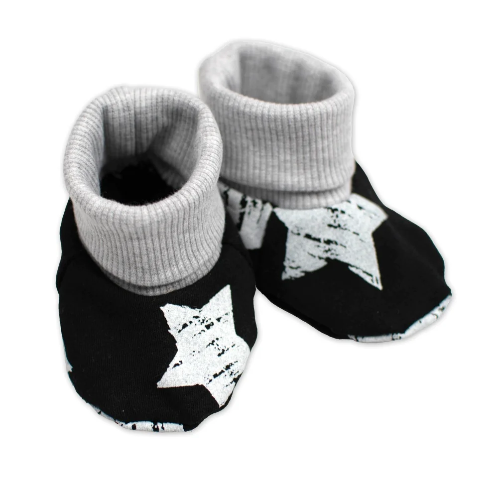 Baby Nellys Rostoucí teplákový overal, čepice, botky, 3D, Nature Star - černý, 68/74
