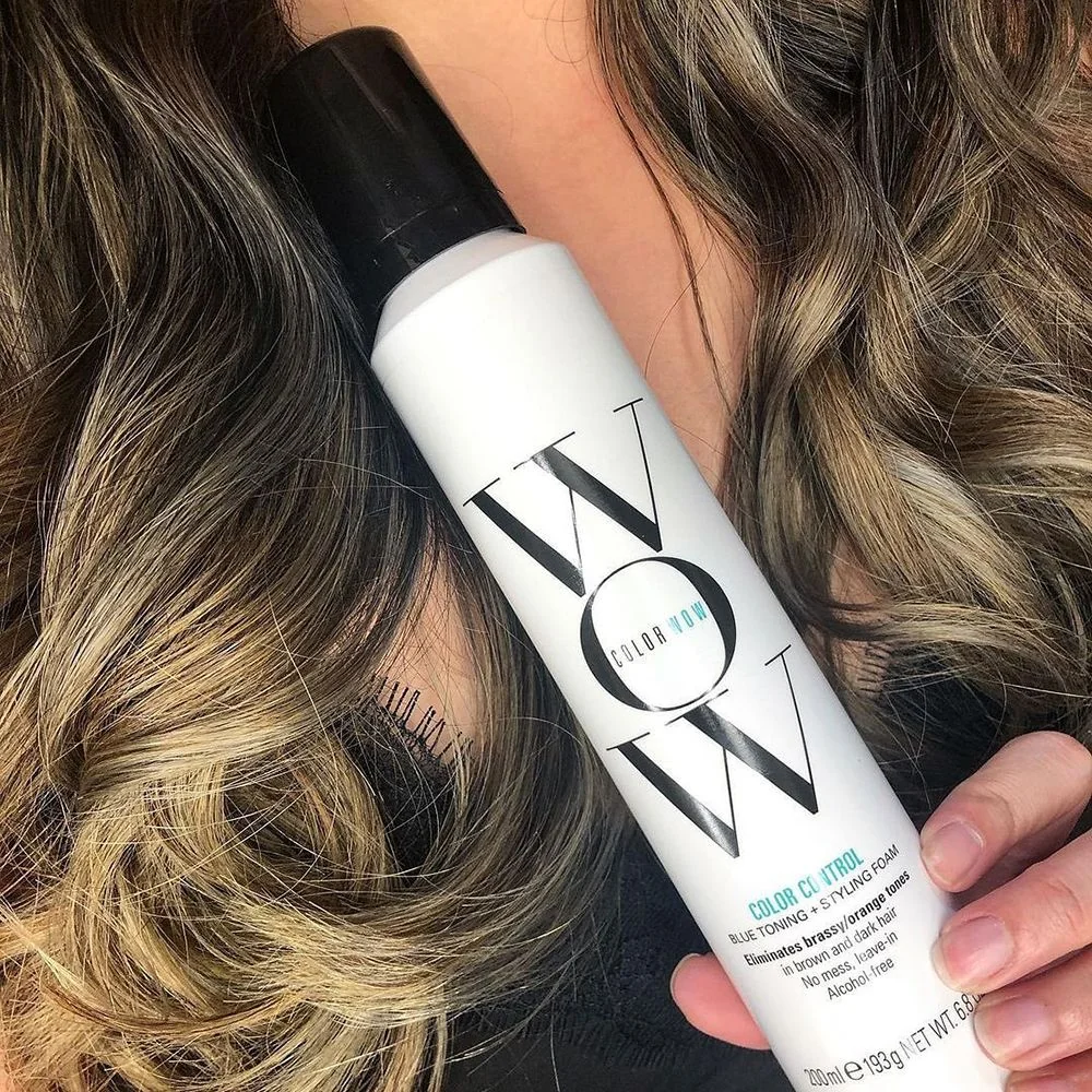 Color Wow Color Control Blue Toning and Styling Foam pěna pro tmavé vlasy 200 ml