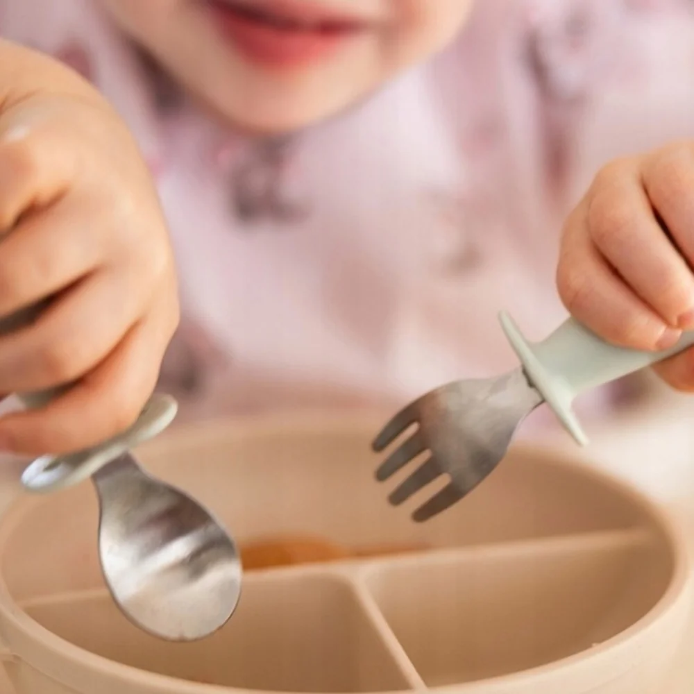 Babyono Dětský jídelní set – silikonový talíř s přísavkou + příbory, béžová