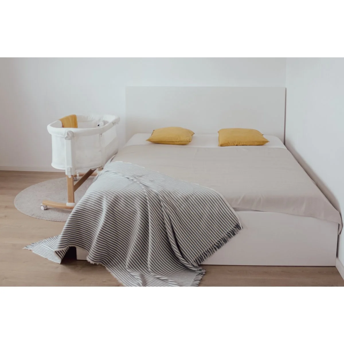 Petite&Mars Postýlka dětská polohovatelná s funkcí kolébky Glory 2v1 Mocha Beige