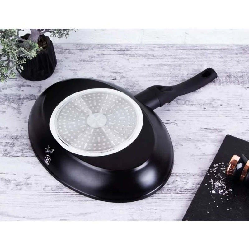 Berlingerhaus Pánev na ryby a steaky s mramorovým povrchem 35 cm Black Rose Collection