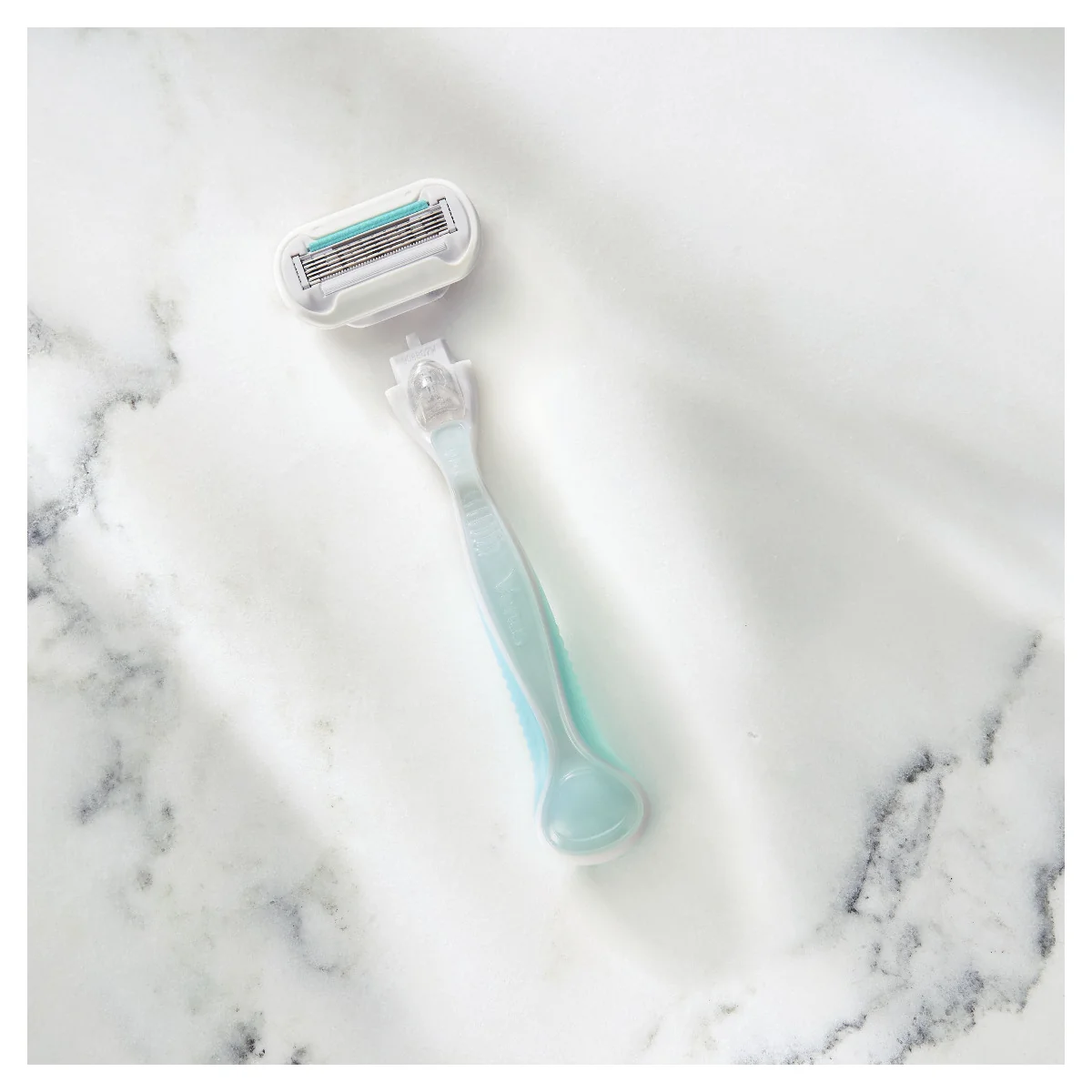 Gillette Venus Deluxe Smooth Sensitive dámský holicí strojek 1 ks + 1 náhradní hlavice