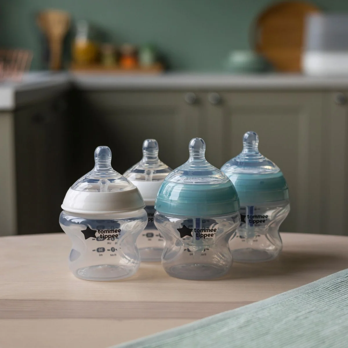 Tommee Tippee Kojenecká lahev ADVANCED ANTI-COLIC pomalý průtok 0m+ 150 ml 2 ks