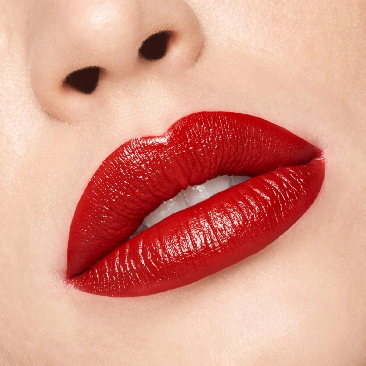 Loréal Paris Color Riche odstín 300 Le Rouge Paris rtěnka 4,5 g
