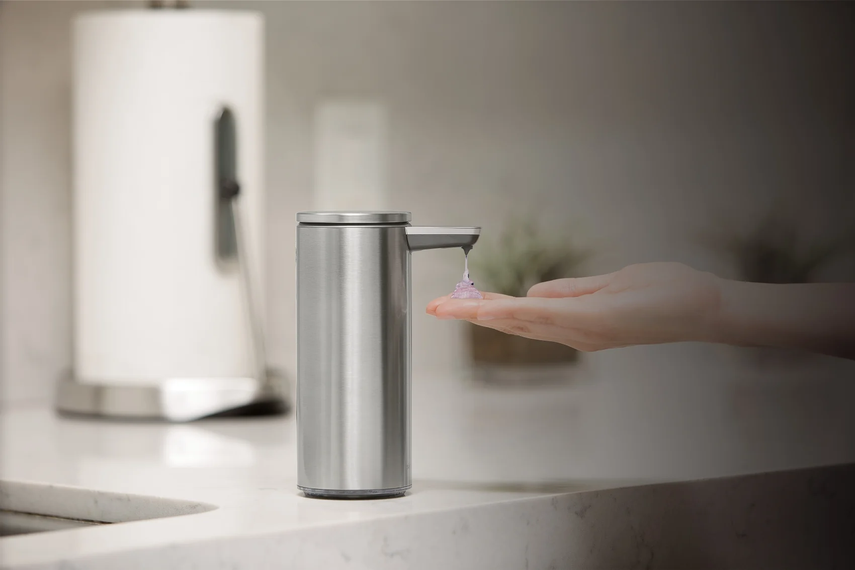 Simplehuman Bezdotykový dávkovač mýdla dobíjecí 266 ml kartáčovaná nerez ocel