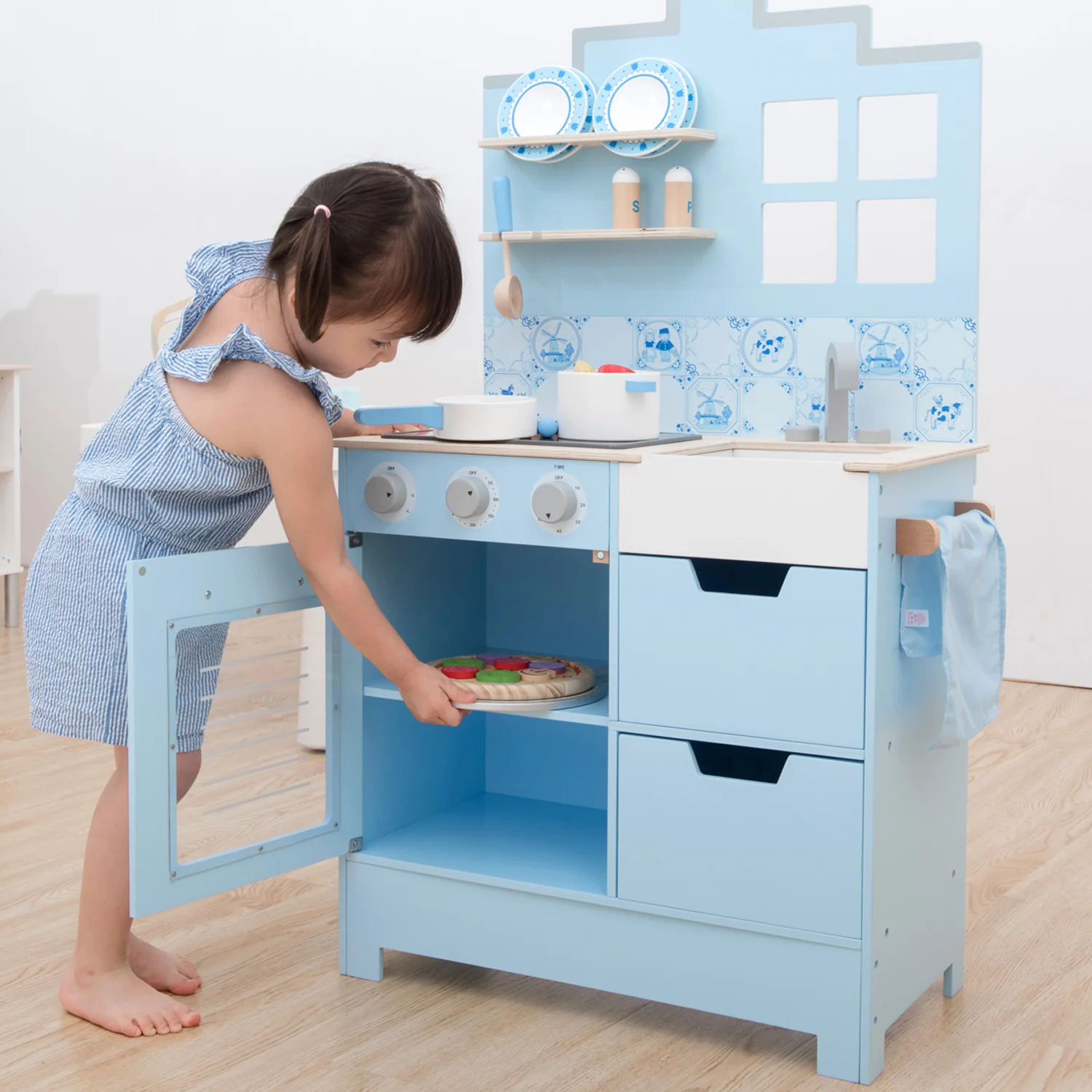 New Classic Toys Dřevěná romantická kuchyňka - světle modrá