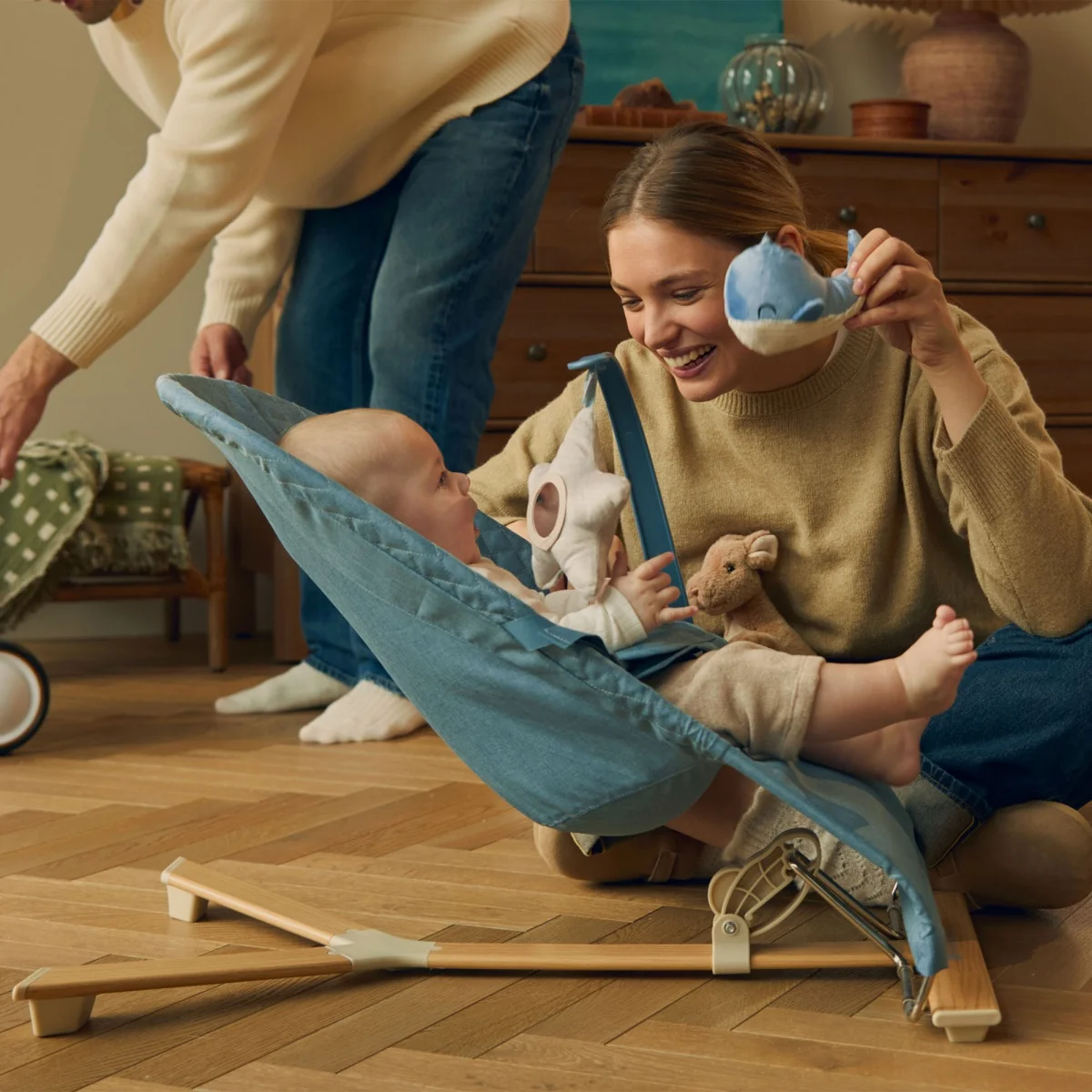 Kinderkraft Lehátko pro miminko – minimalistické houpací lehátko s hračkami, modré
