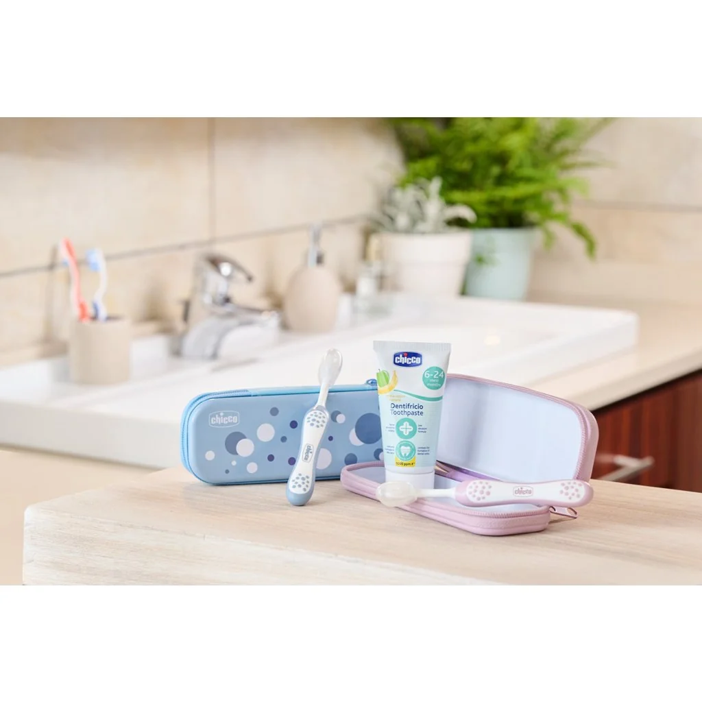 Chicco Set zubní kartáček a pasta v pouzdře Always smiling - light blue, 6m+