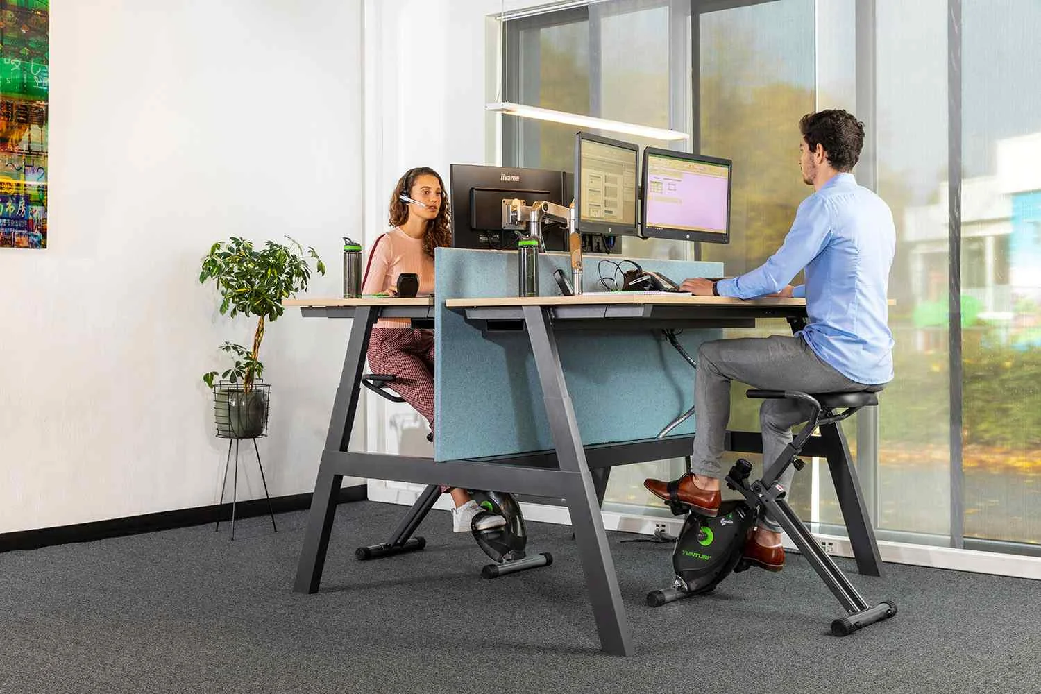 Tunturi Cardio Fit D20 ke stolu Deskbike