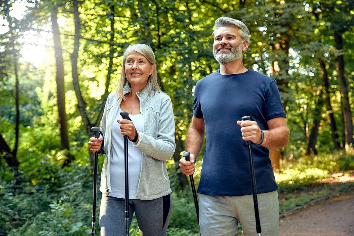 Nordic Walking – 10 překvapivých přínosů pro každý věk