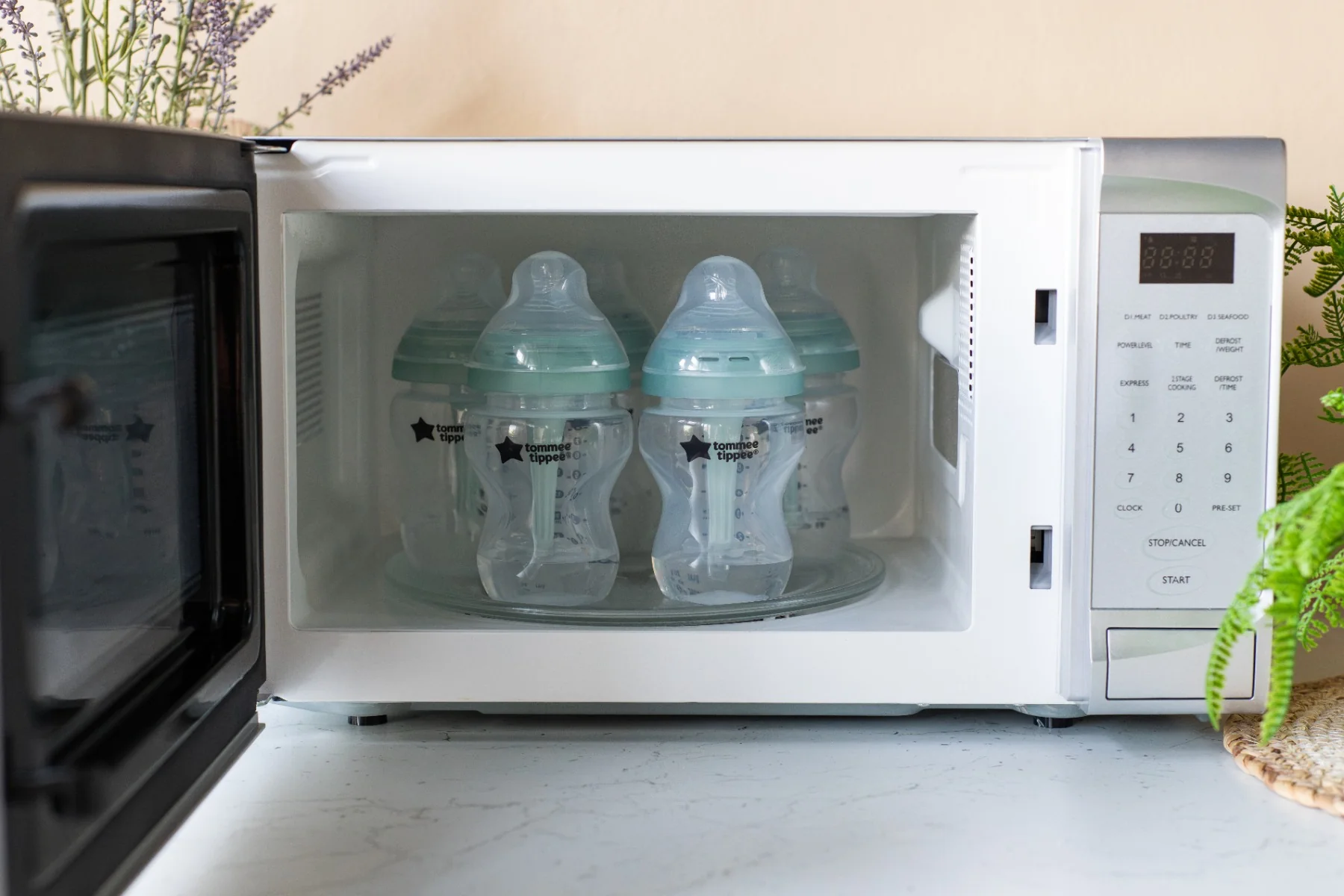 Tommee Tippee Advanced Anti-Colic Samosterilizační lahvičky 0m+ novorozenecký starter kit