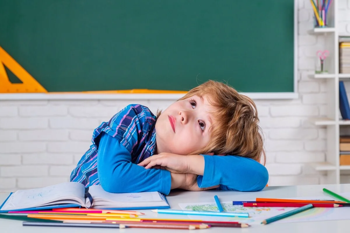 Lehká mozková dysfunkce u dětí se ve škole často pojí s nesoustředěností. Lehká mozková dysfunkce u dětí se ve škole často pojí s nesoustředěností.