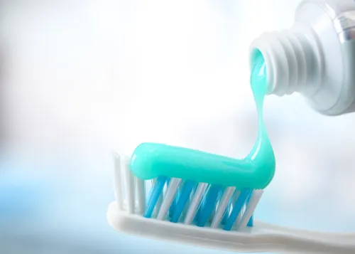 Zubní pasty a gely