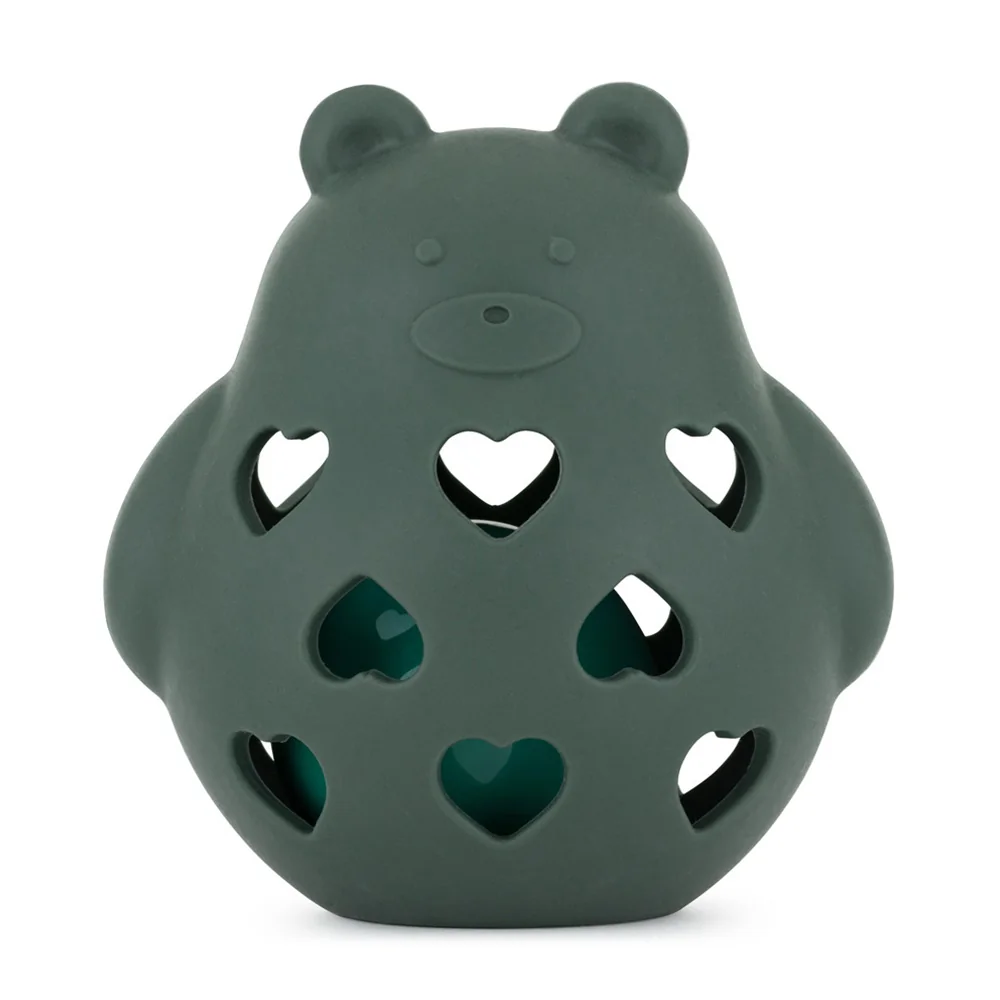 Petite&Mars Bear Basil 0m+ silikonová hračka s chrastítkem 1 ks misty green