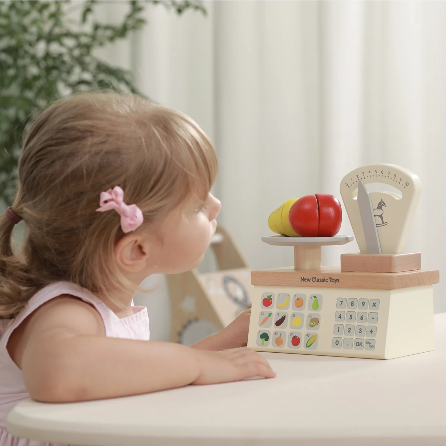 New Classic Toys Dětská dřevěná váha