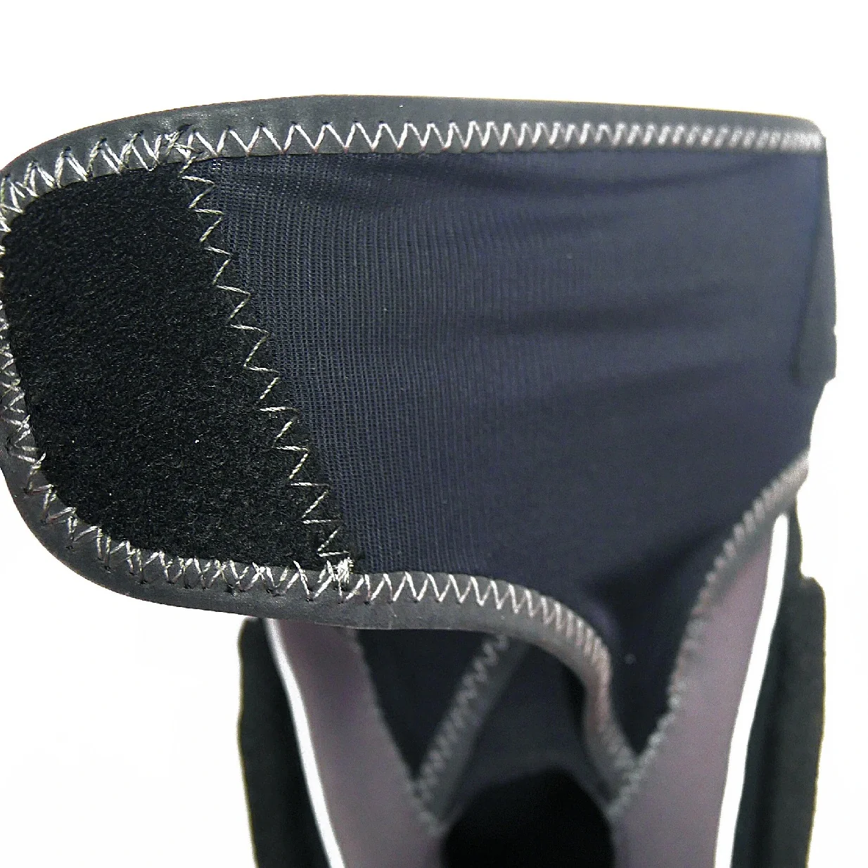 Mueller Mueller Hg80 Premium Hinged Knee Brace - Ortéza na koleno s kloubem, MD .