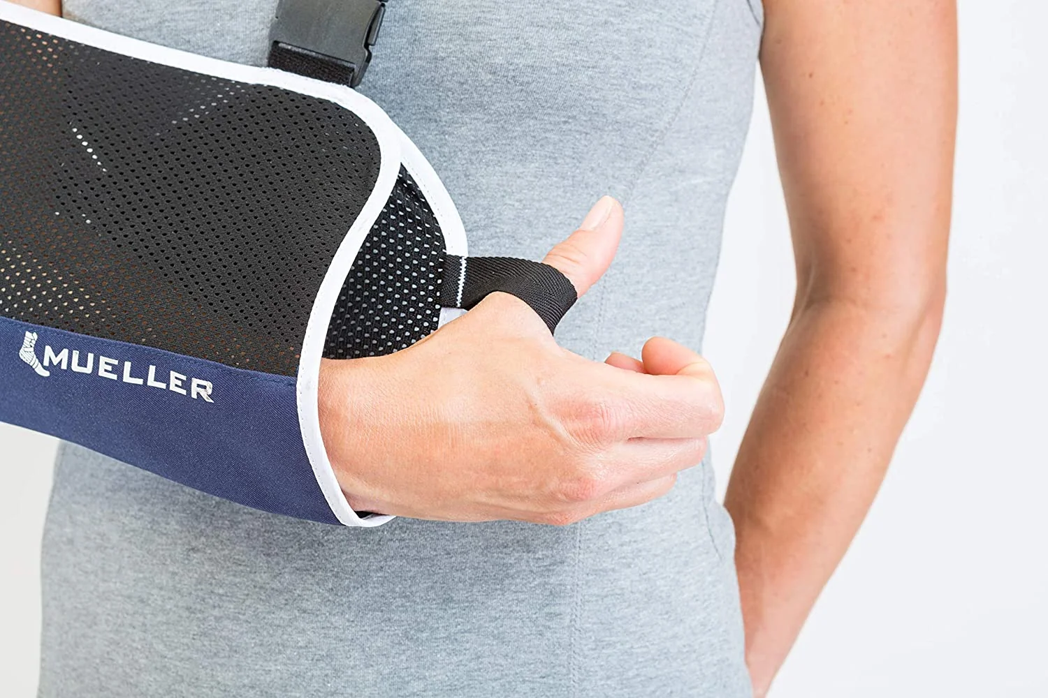 Mueller Adjustable Arm Sling, ramenní závěs