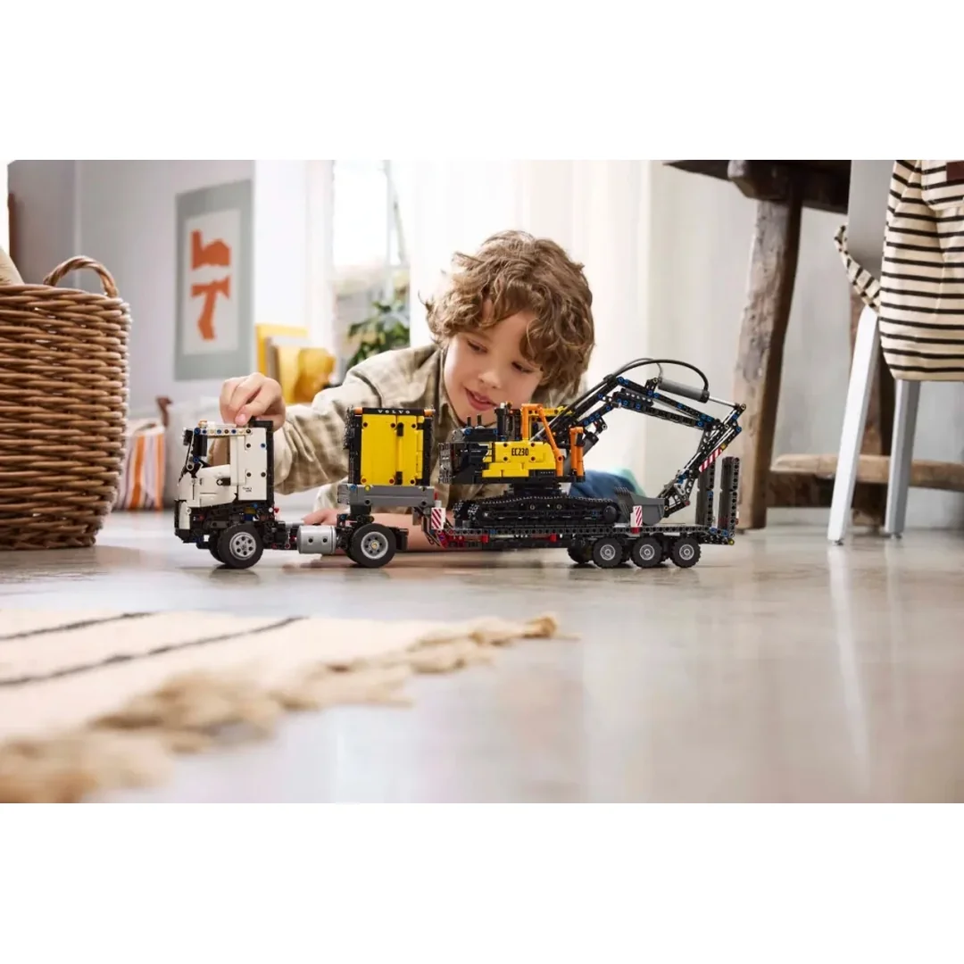 LEGO® Technic™ 42175 Nákladní auto Volvo FMX a elektrický bagr Volvo EC230