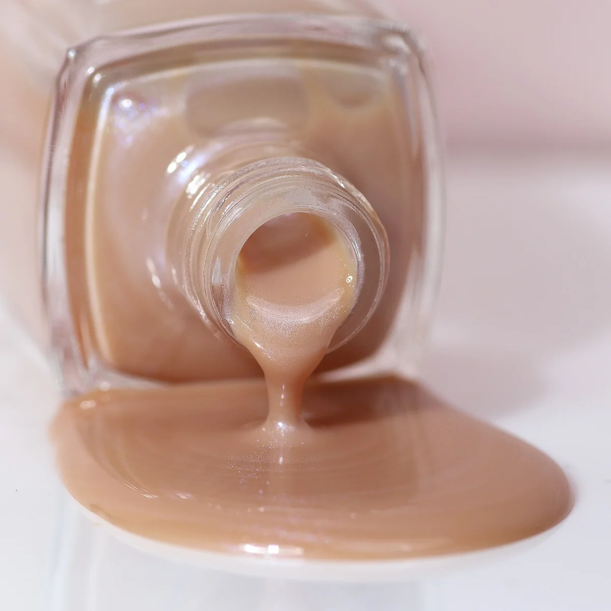 Londontown kur Illuminating Nail Concealer Bare výživný lak na nehty 12 ml