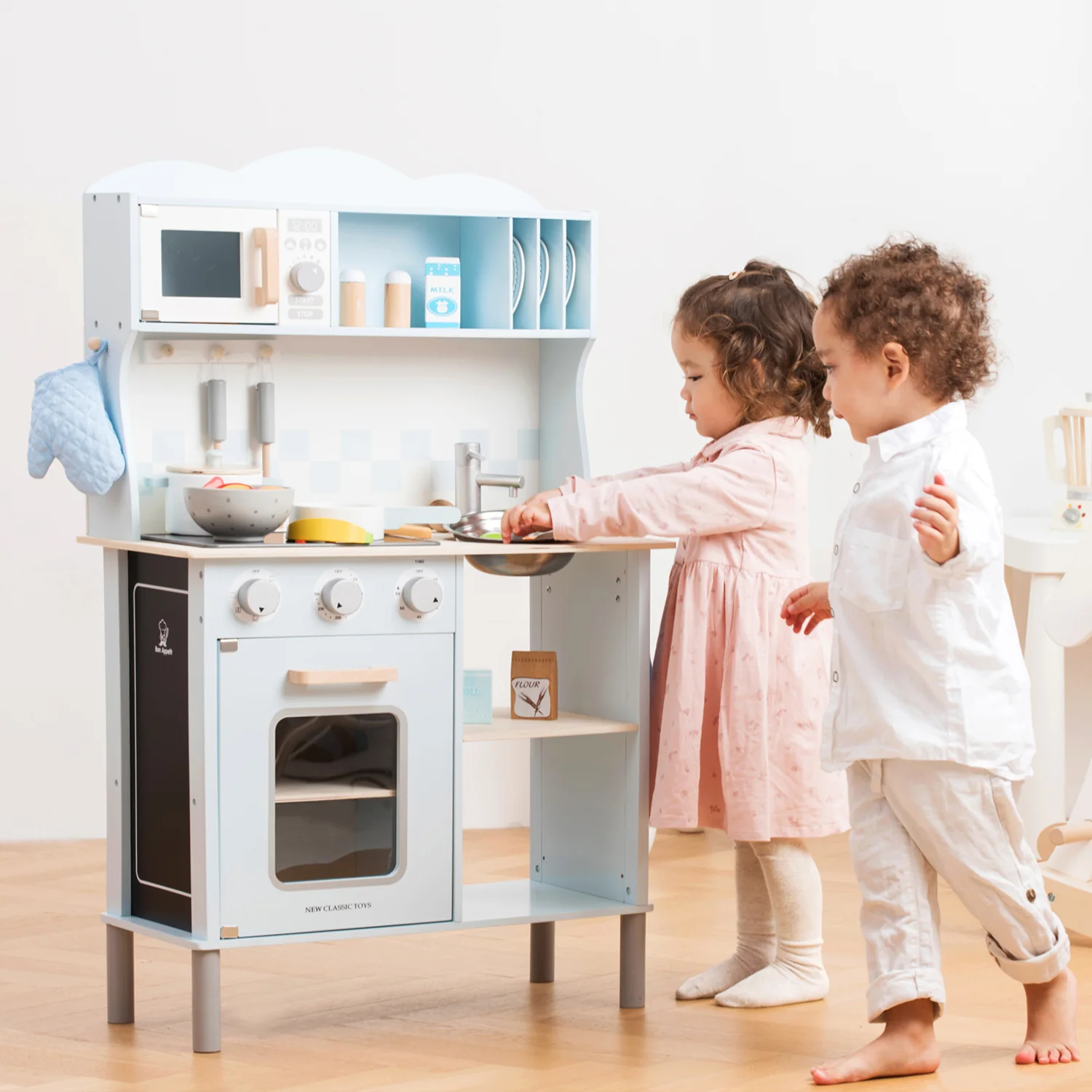 New Classic Toys Dřevěná moderní kuchyňka - světle modrá