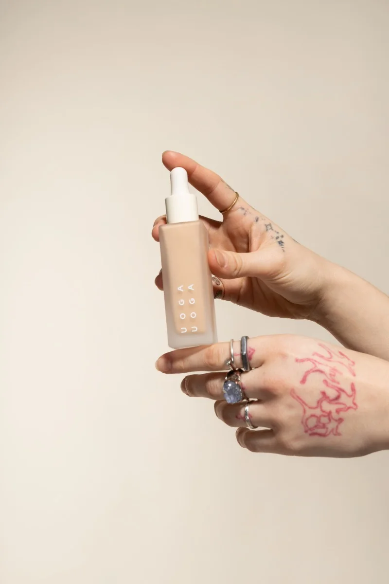 Uoga Uoga Tekutý minerální make-up a sérum SPF20 Foamy Sea 30 ml