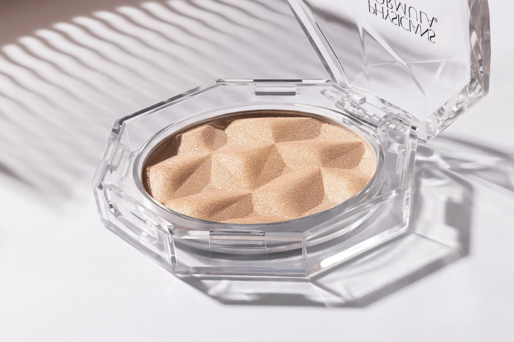 Physicians Formula Mineral Wear Diamond Dust Luminous Gleam rozjasňující pudr 6 g