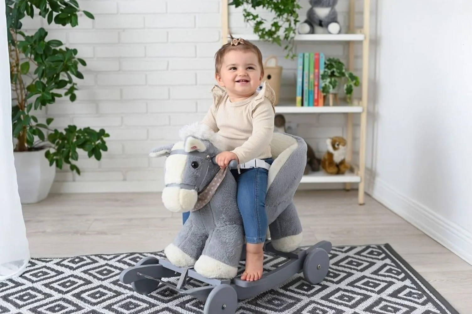 Adam Toys Houpací jednorožec se sedačkou,  kolečky, šedý