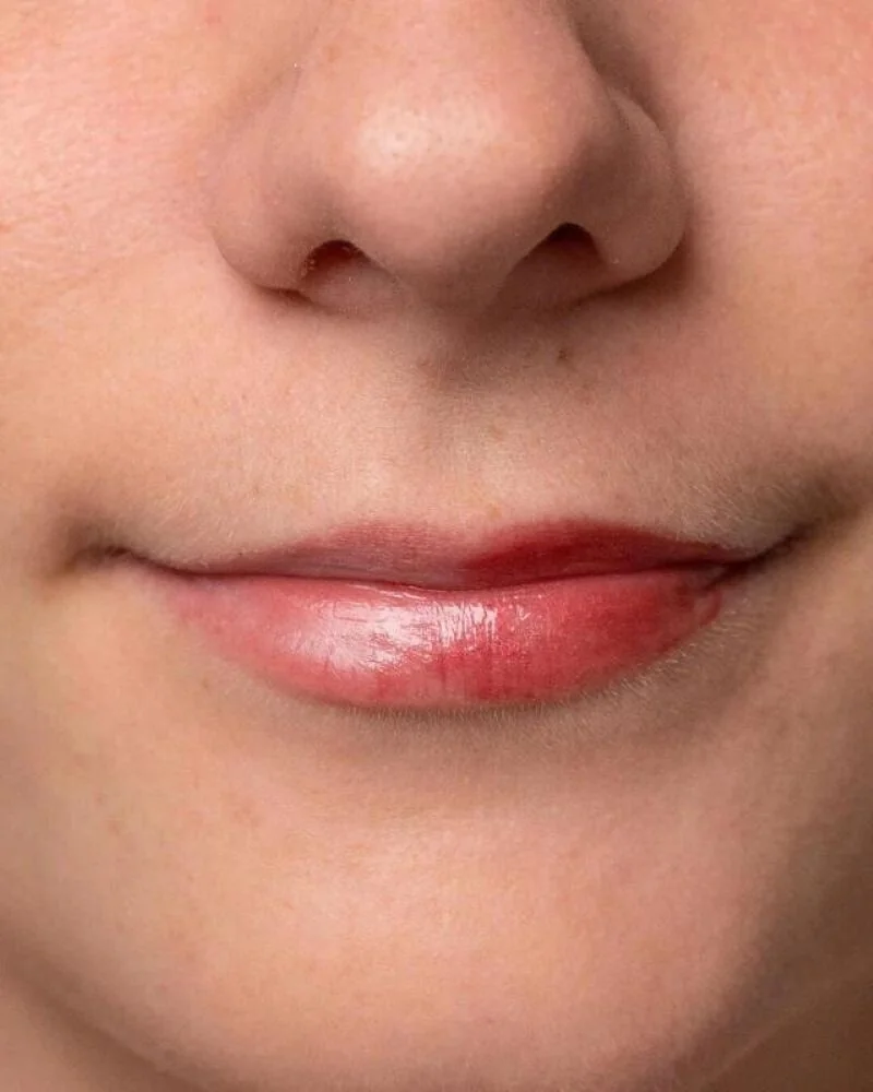 Trew Tónovací třešňový balzám na rty Cherry 15 ml
