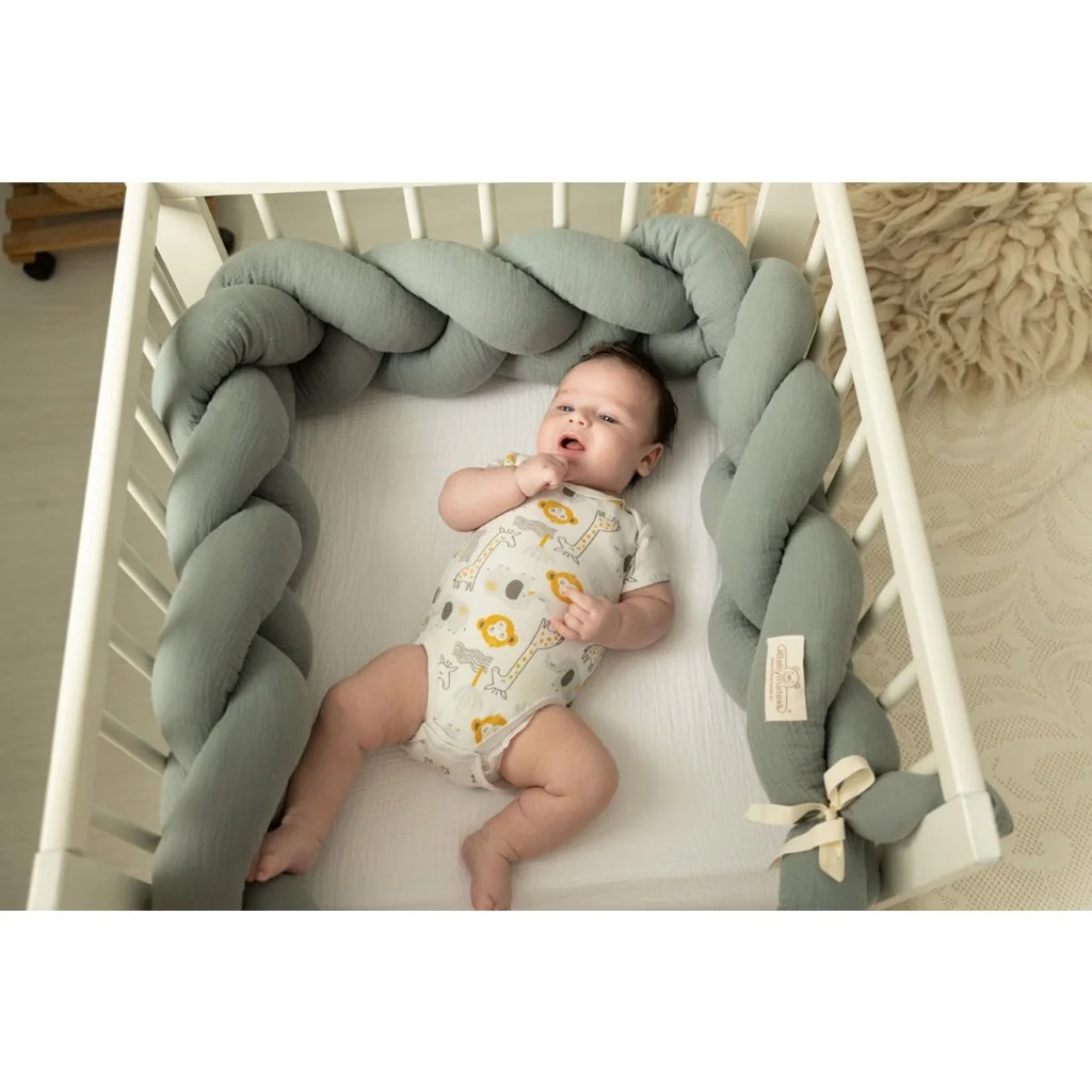 Babymatex Chránič do postýlky mušelin pletený cop - šedý 200 cm