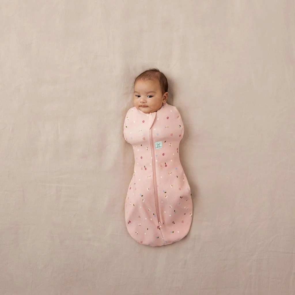 Ergopouch Zavinovačka a pytel na spaní 2v1 Cocoon Daisies 3-6 m, 6-8 kg, 0,2 tog