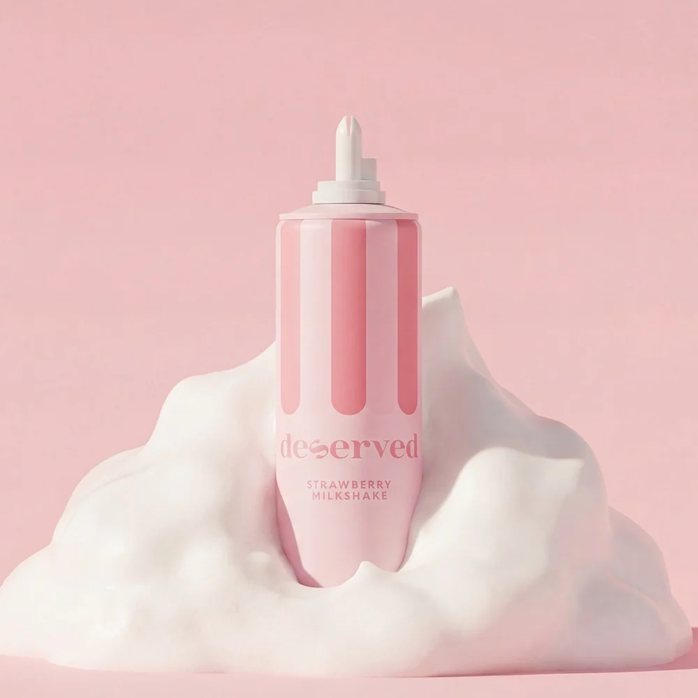 Deserved Whipped shower foam Strawberry Milkshake sprchová pěna 250 ml