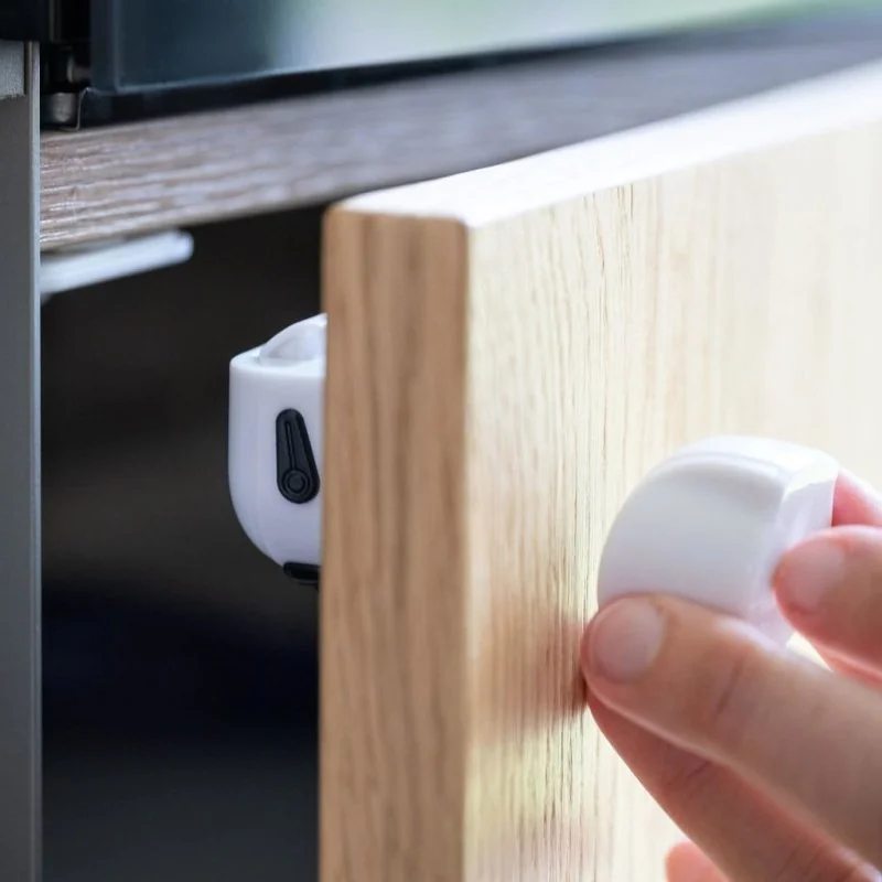 Dooky magnetické uzávěry skříněk 8ks + 2 klíče White