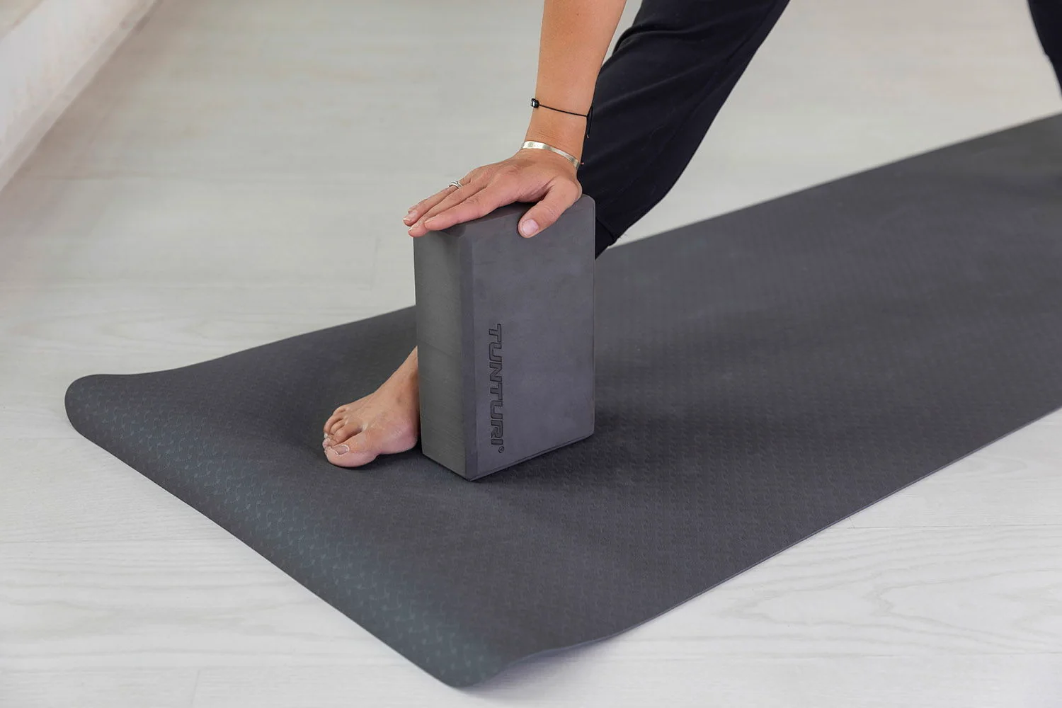 Tunturi Jóga cihlička Yoga Block antracitová