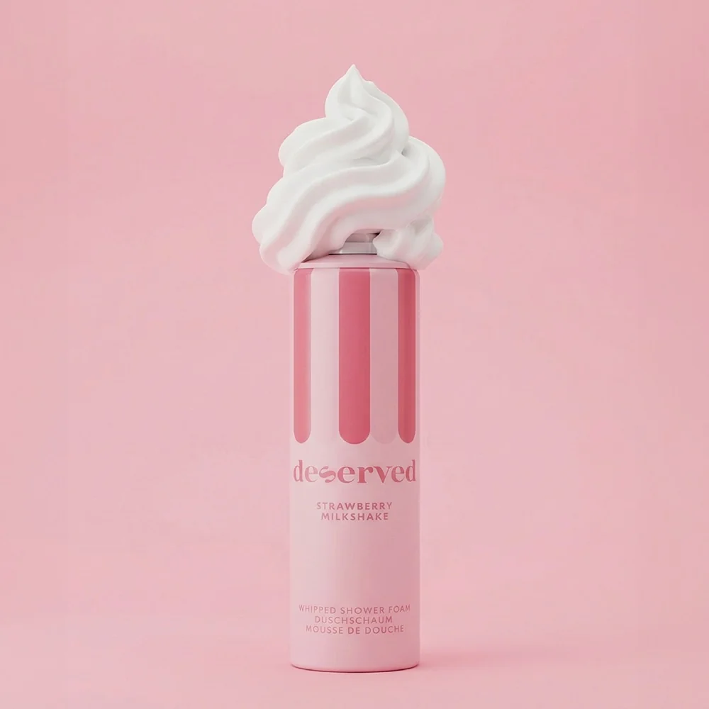 Deserved Whipped shower foam Strawberry Milkshake sprchová pěna 250 ml