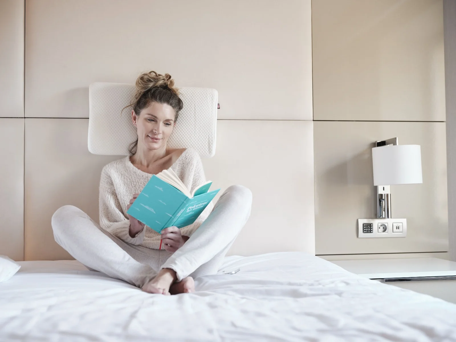 Connect IT For Health Taurus anatomický polštář bílý