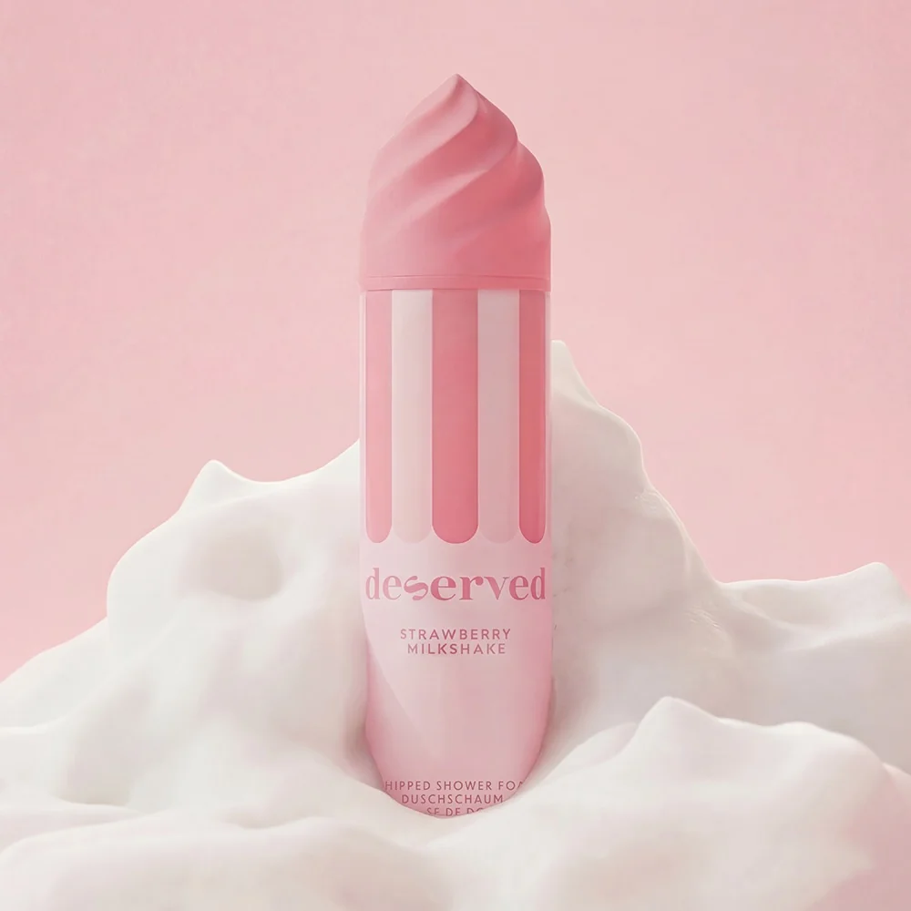 Deserved Whipped shower foam Strawberry Milkshake sprchová pěna 250 ml