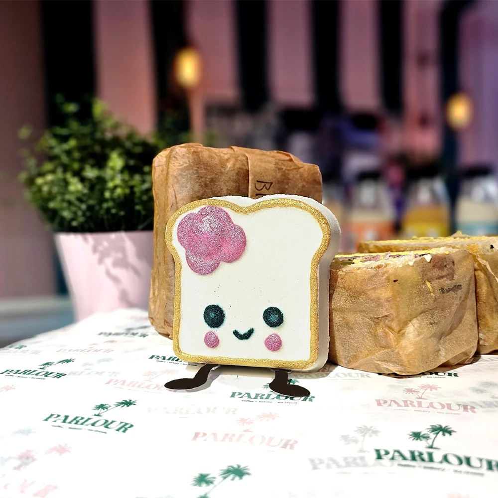 Bomb Cosmetics Šumivá bomba do koupele Tina the Toast 160 g