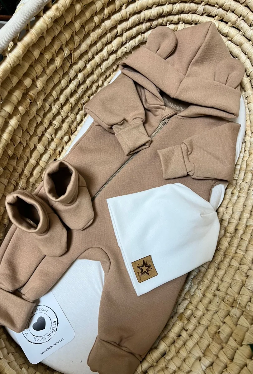 Baby Nellys Rostoucí oteplený overál s čepičkou a botičkami, 3D - karamelový, vel. 68/74