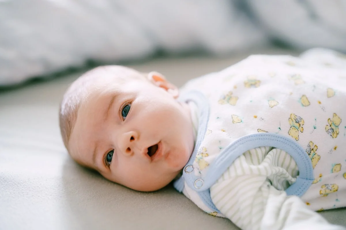 Torticollis u novorozence se projevuje jako jednostranné svalové strnutí šíje. Torticollis u novorozence se projevuje jako jednostranné svalové strnutí šíje.