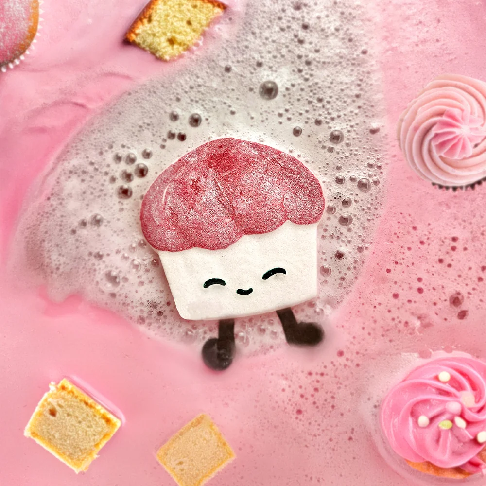 Bomb Cosmetics Šumivá bomba do koupele Chloe the Cupcake 140 g