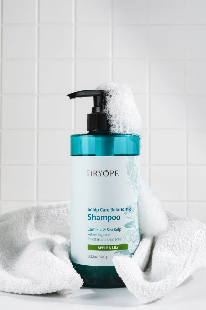 DRYOPE Apple&Lily šampon proti lupům 500 ml