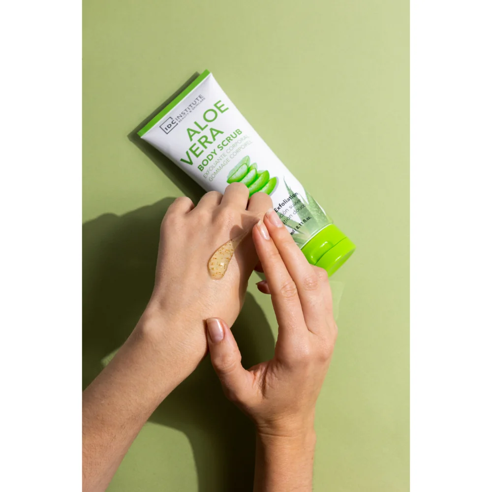 IDC Institute Aloe Vera Tělový peeling 240 ml